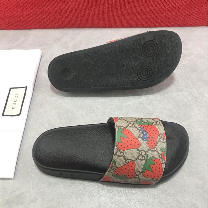 G*u*i gg strawberry slide sandal