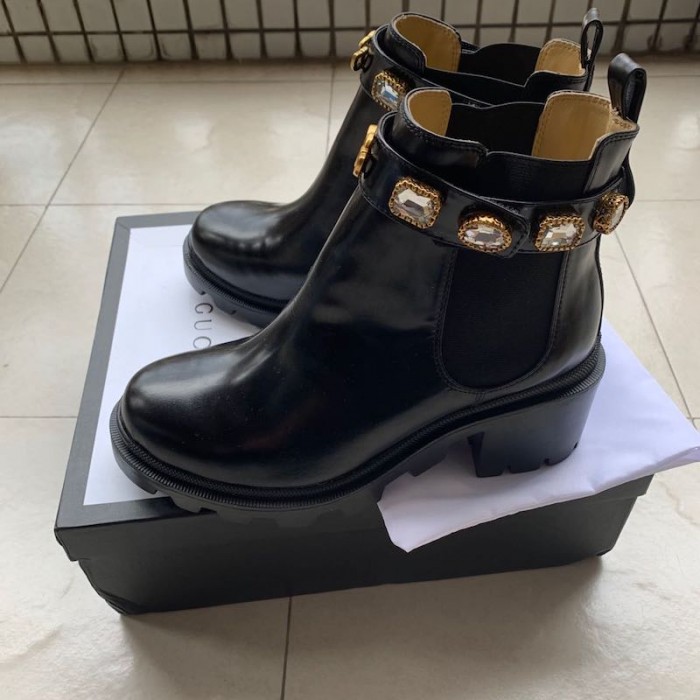 G*u*i leather ankle boot with belt black