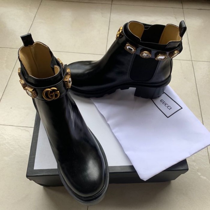 G*u*i leather ankle boot with belt black
