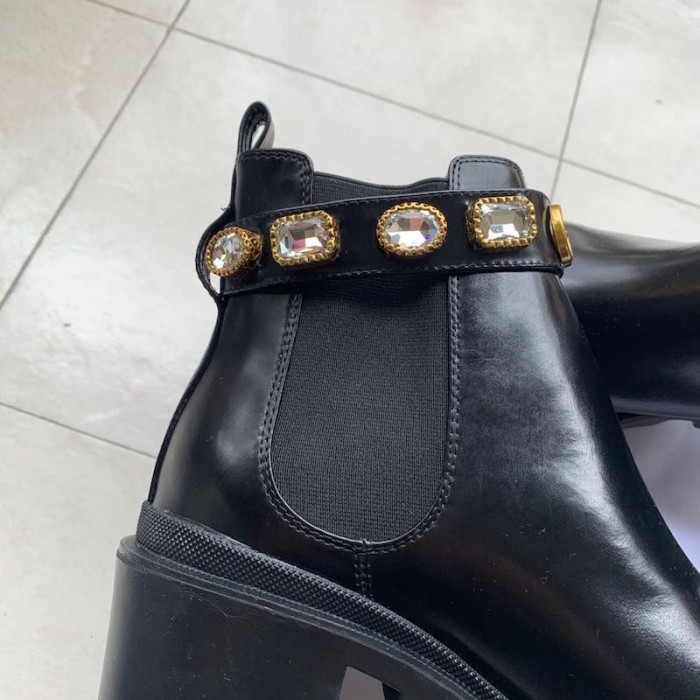 G*u*i leather ankle boot with belt black
