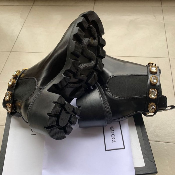 G*u*i leather ankle boot with belt black