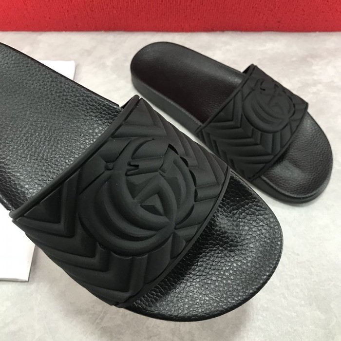 G*u*i matelasse rubber slide sandals black