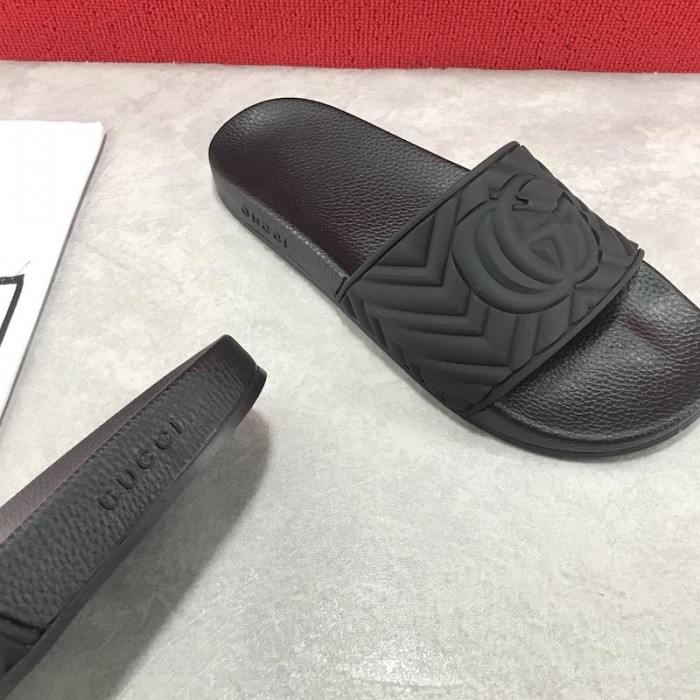 G*u*i matelasse rubber slide sandals black