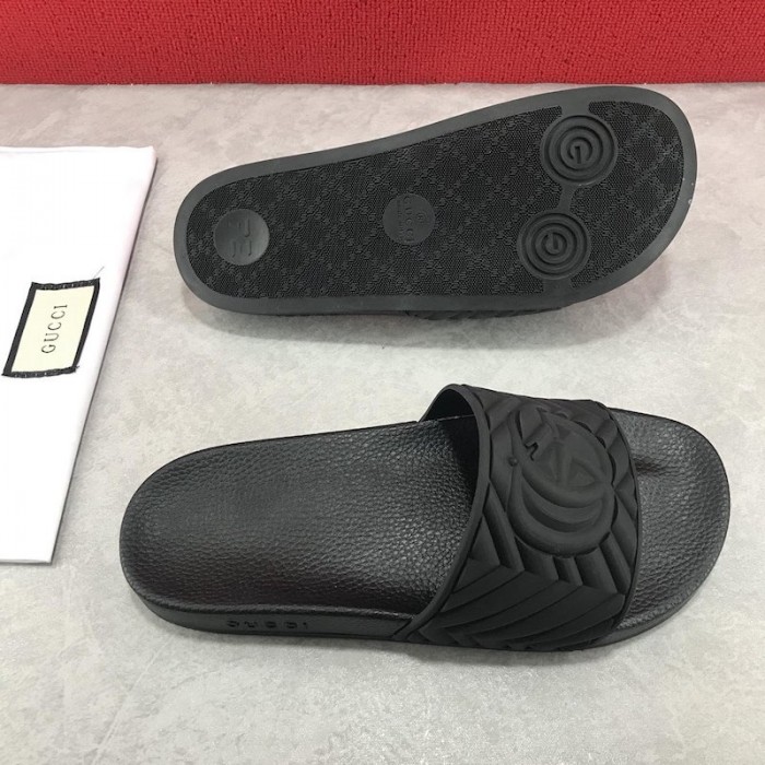 G*u*i matelasse rubber slide sandals black
