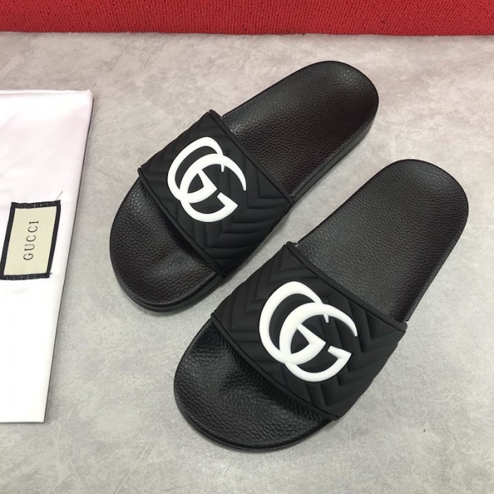 G*u*i matelasse rubber slide sandals black /white