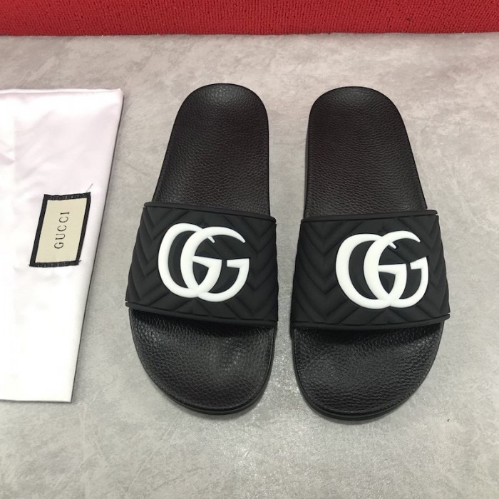 G*u*i matelasse rubber slide sandals black /white