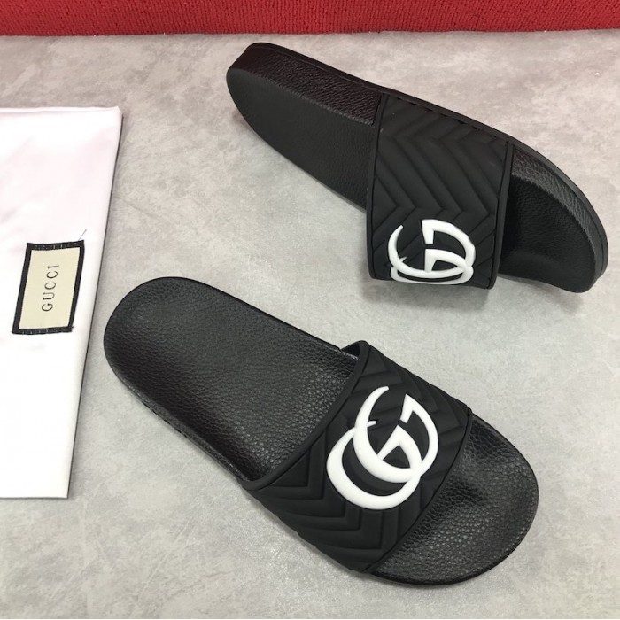 G*u*i matelasse rubber slide sandals black /white
