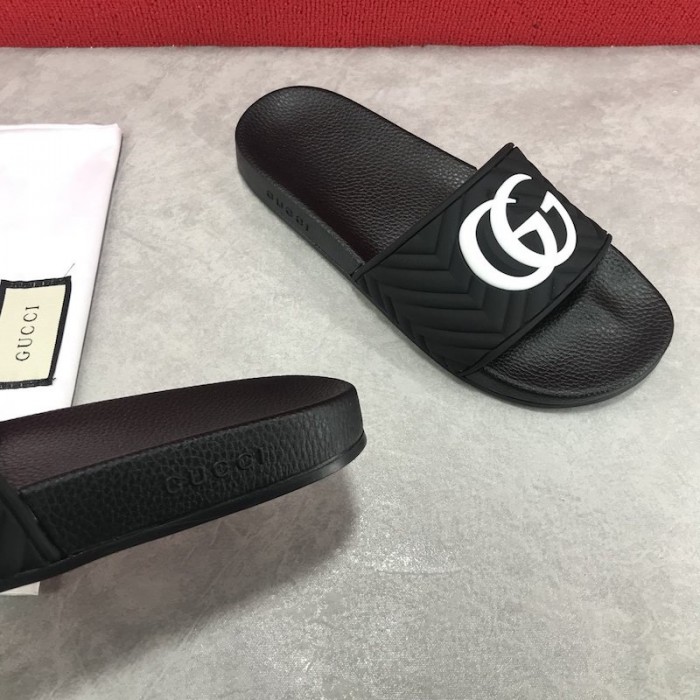 G*u*i matelasse rubber slide sandals black /white