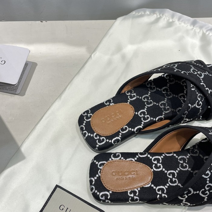 G*u*i women cross with square tow sandal black