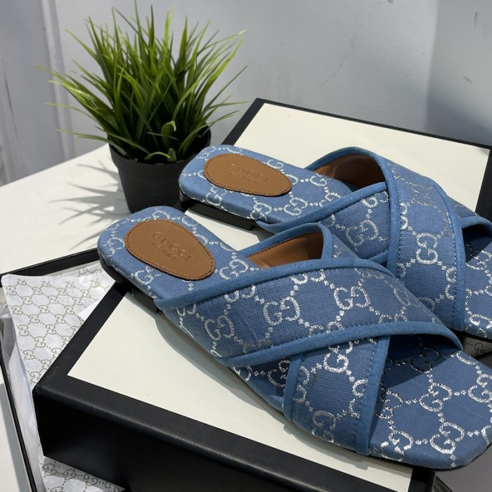 G*u*i women cross with square tow sandal blue