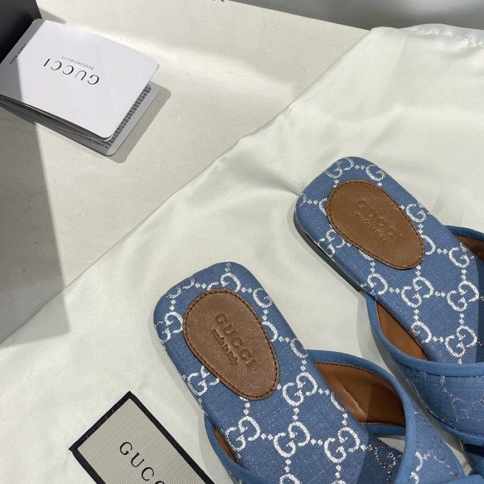 G*u*i women cross with square tow sandal blue