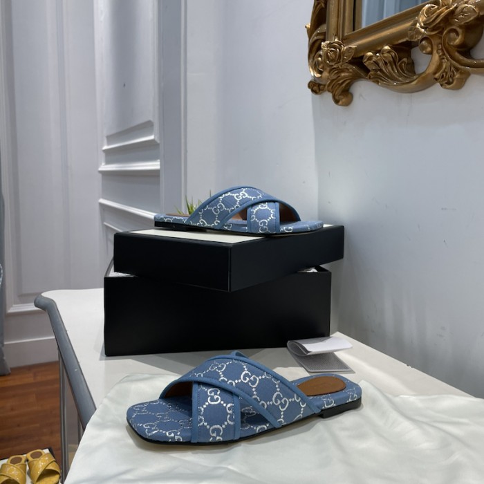 G*u*i women cross with square tow sandal blue