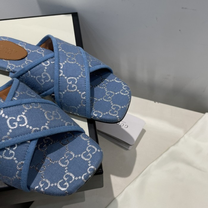 G*u*i women cross with square tow sandal blue