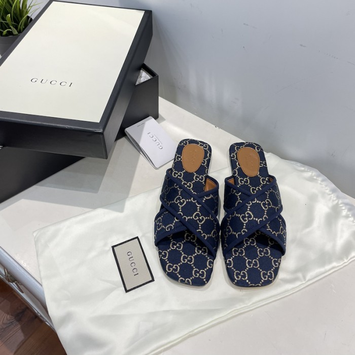 G*u*i women cross with square tow sandal navy