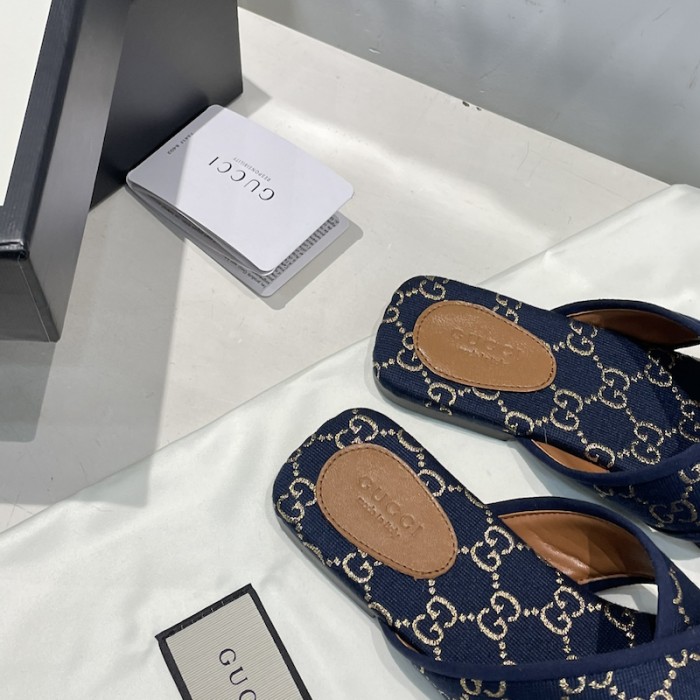 G*u*i women cross with square tow sandal navy