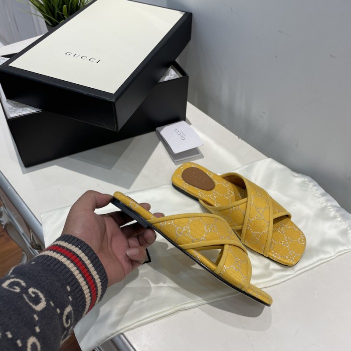 G*u*i women cross with square tow sandal yellow