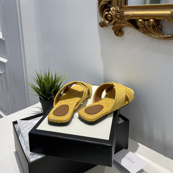 G*u*i women cross with square tow sandal yellow