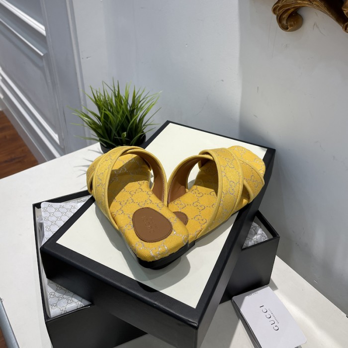 G*u*i women cross with square tow sandal yellow