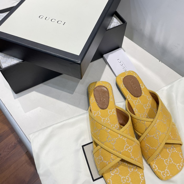 G*u*i women cross with square tow sandal yellow