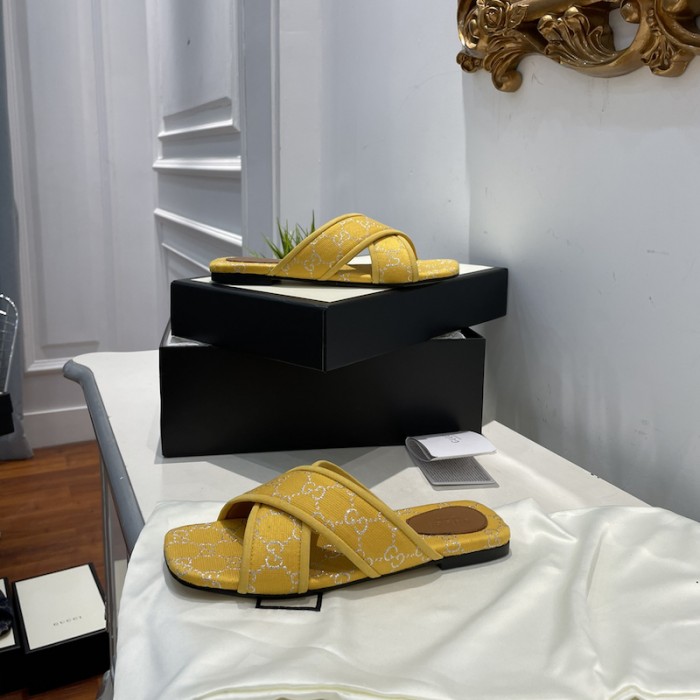 G*u*i women cross with square tow sandal yellow