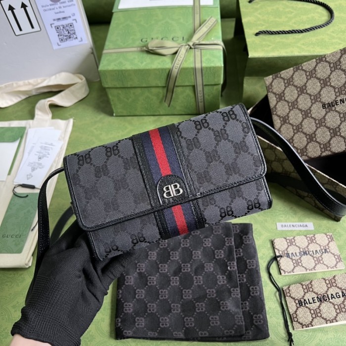 g*u*i x Ba*len*cia*ga the hacker project mini bag black