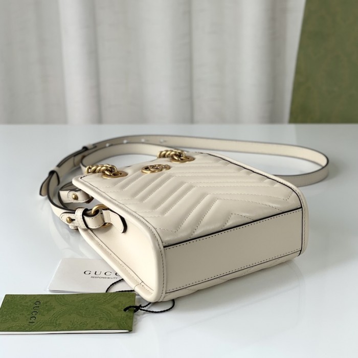 G*u*i gg marmont matelassé mini bag white ‎696123