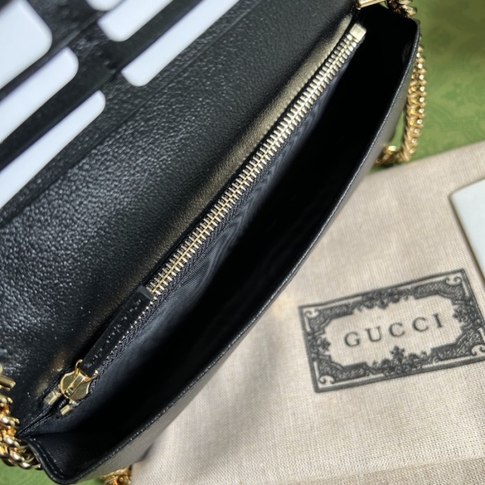 G*u*i gg wallet with chain 676155 white/black