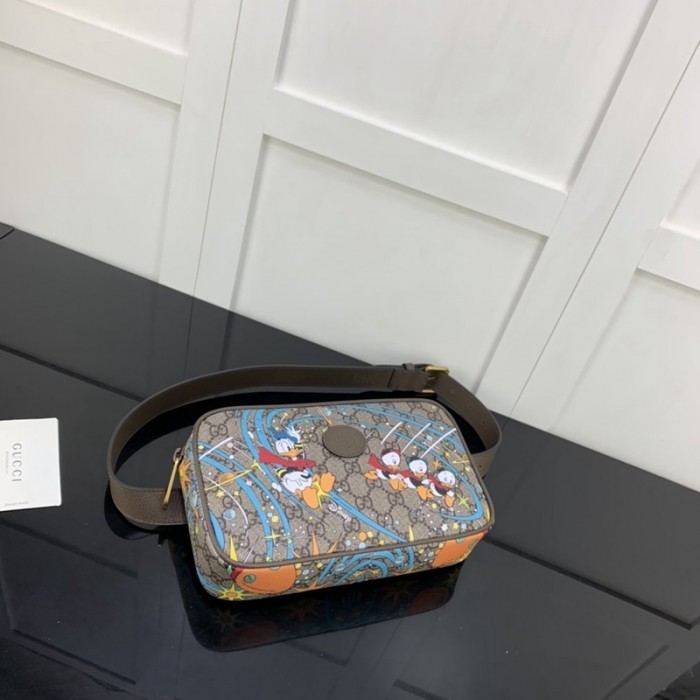 G*u*i donald duck print belt bag 602695
