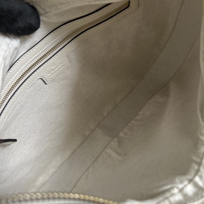 G*u*i attache large shoulder bag white