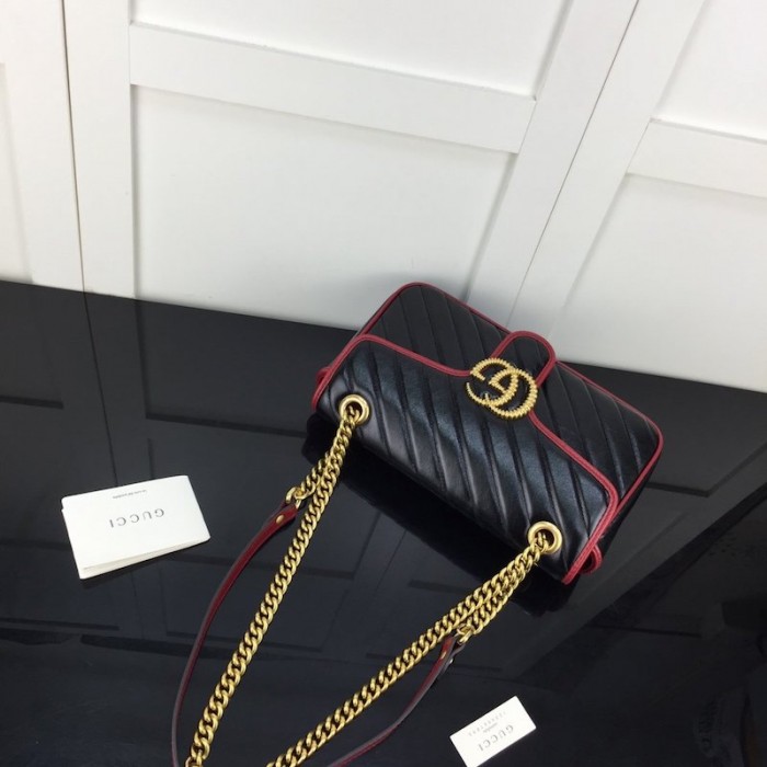G*u*i gg marmont small matelassé shoulder bag black / red