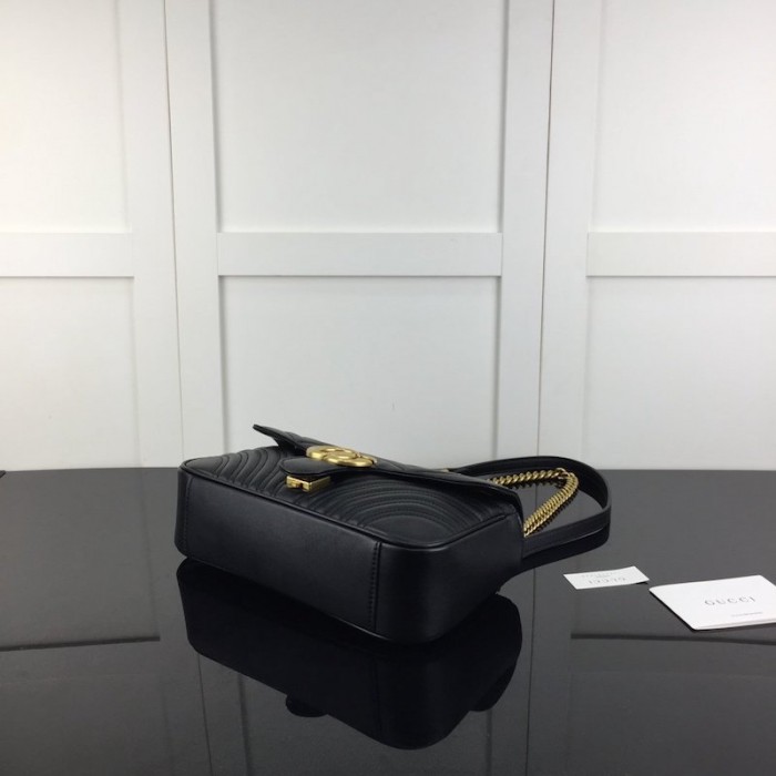 G*u*i gg marmont small matelassé shoulder bag black