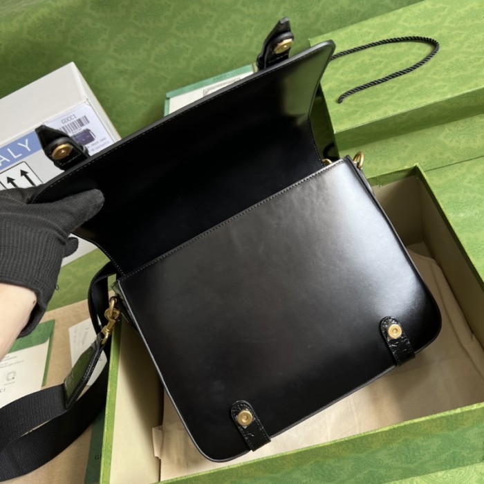 G*u*i medium crocodile trim messenger bag black ‎702136