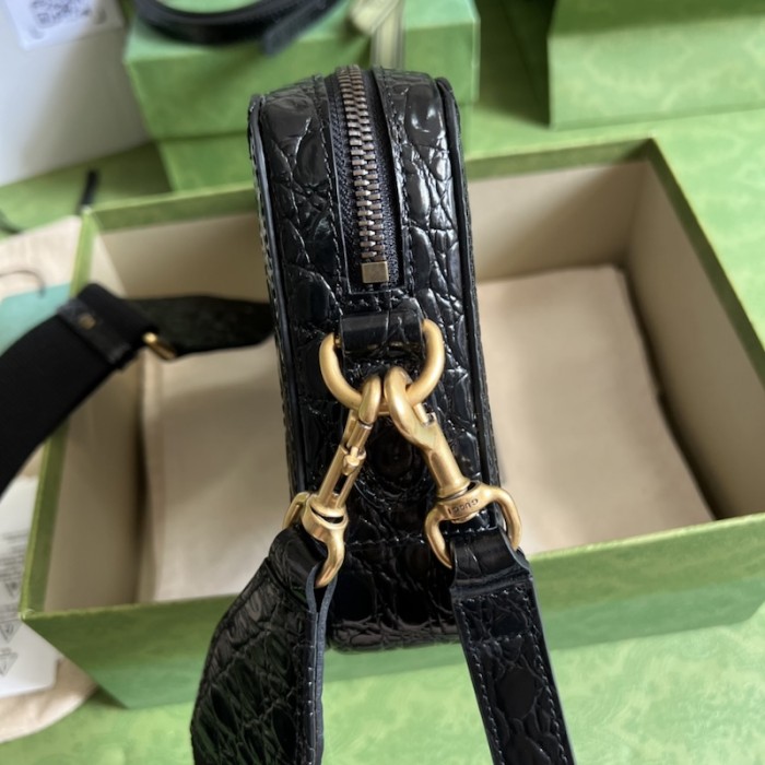 G*u*i crocodile shoulder bag with double g black 710861