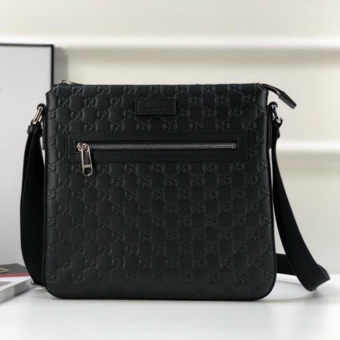 G*u*i signature messenger black bag ‎406410