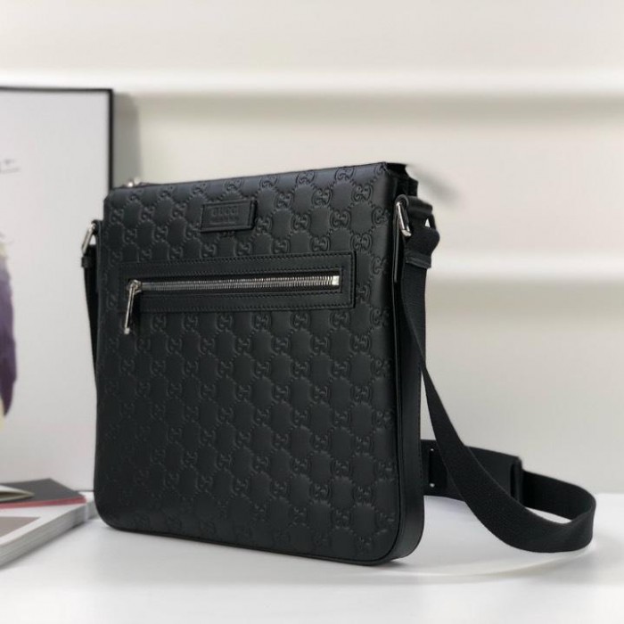 G*u*i signature messenger black bag ‎406410