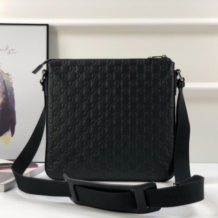 G*u*i signature messenger black bag ‎406410
