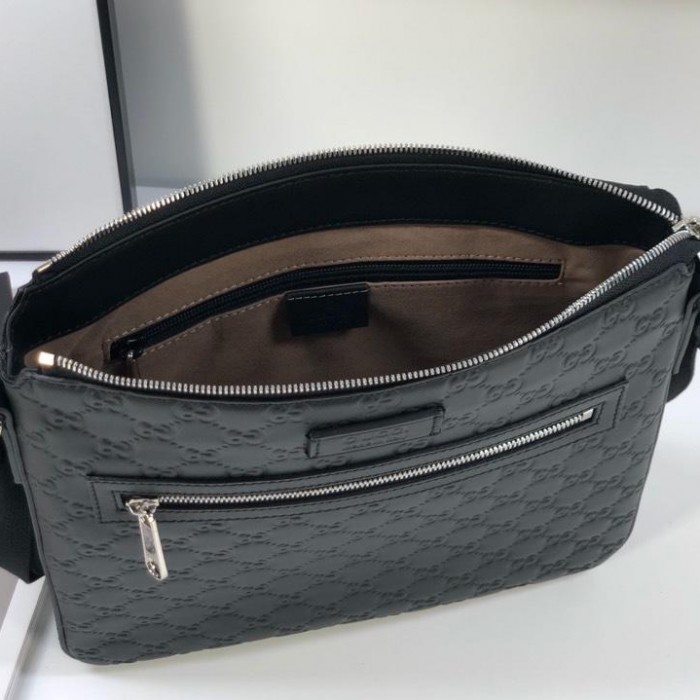 G*u*i signature messenger black bag ‎406410