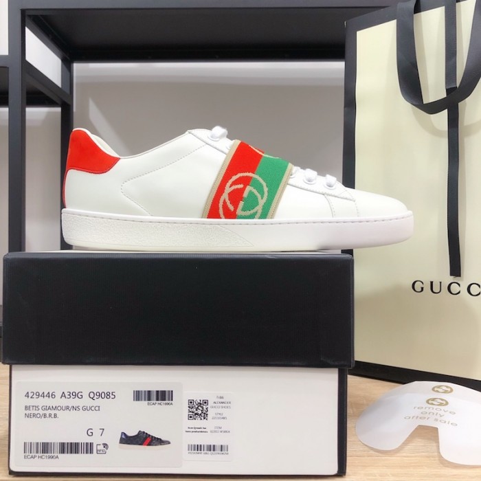 G*u*i ace sneaker with interlocking g 644748