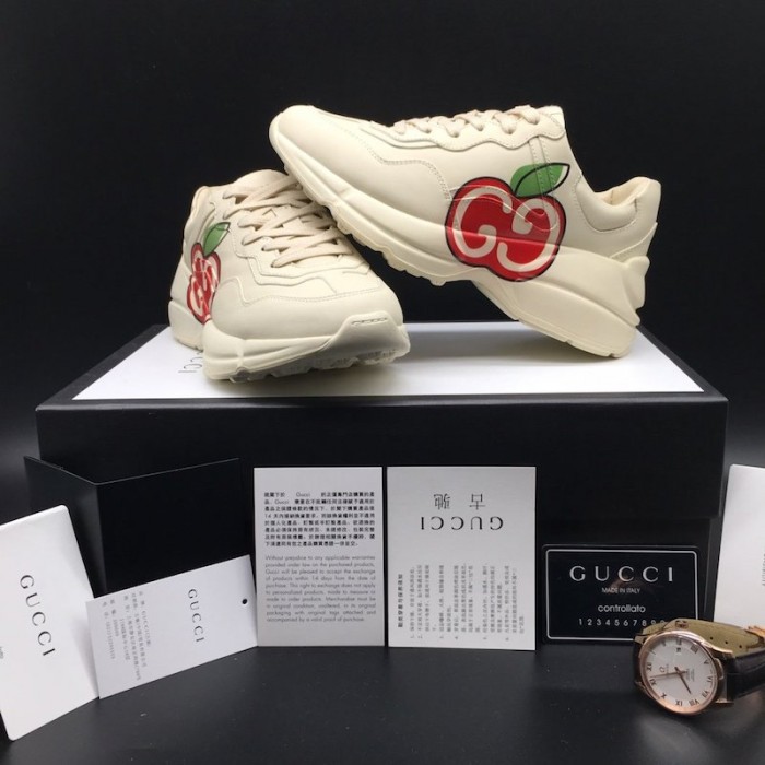 G*u*i rhyton leather sneaker with apple print