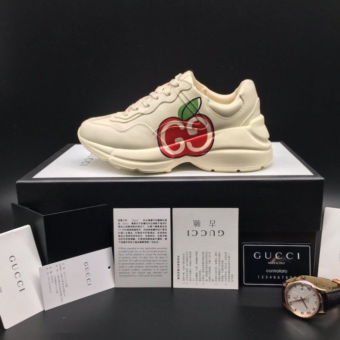 G*u*i rhyton leather sneaker with apple print
