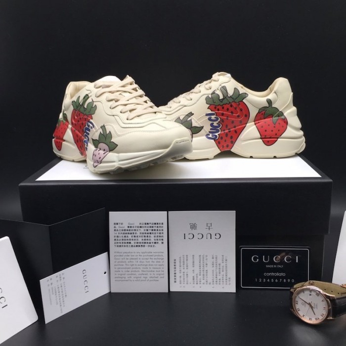 G*u*i rhyton leather sneaker with strawberry print