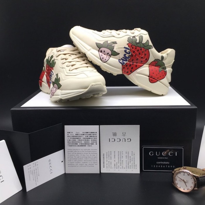 G*u*i rhyton leather sneaker with strawberry print