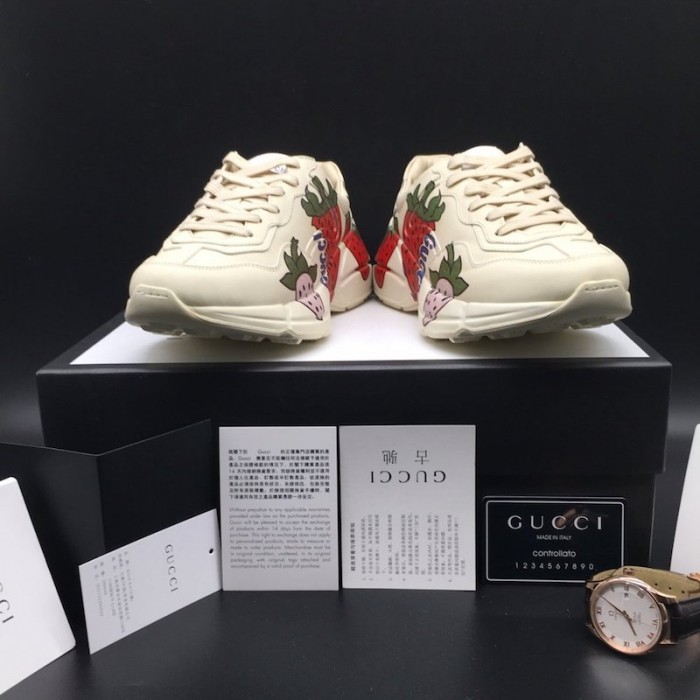 G*u*i rhyton leather sneaker with strawberry print