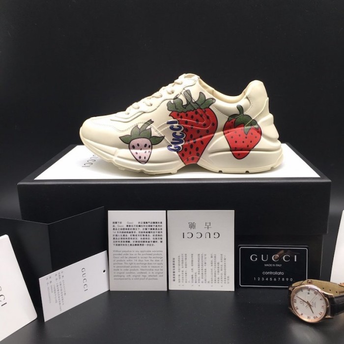 G*u*i rhyton leather sneaker with strawberry print