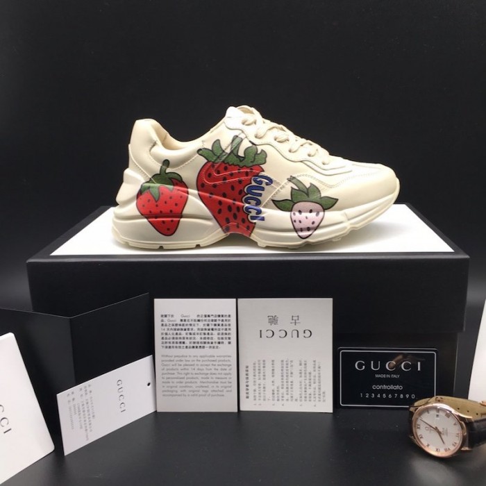 G*u*i rhyton leather sneaker with strawberry print