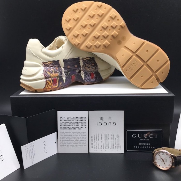G*u*i rhyton leather sneaker with tigers
