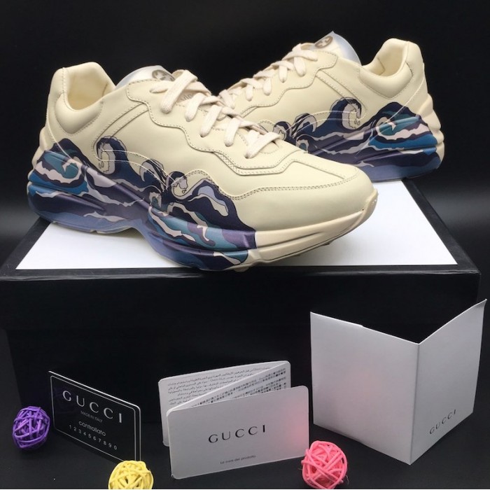 G*u*i rhyton leather sneaker with wave