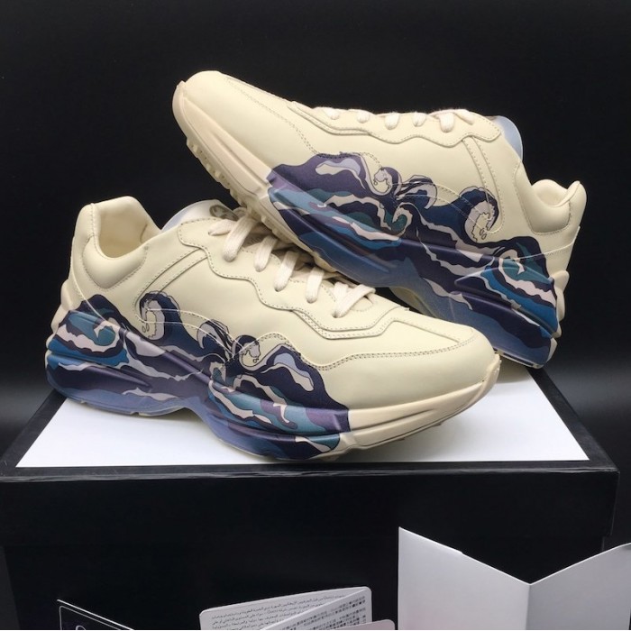 G*u*i rhyton leather sneaker with wave