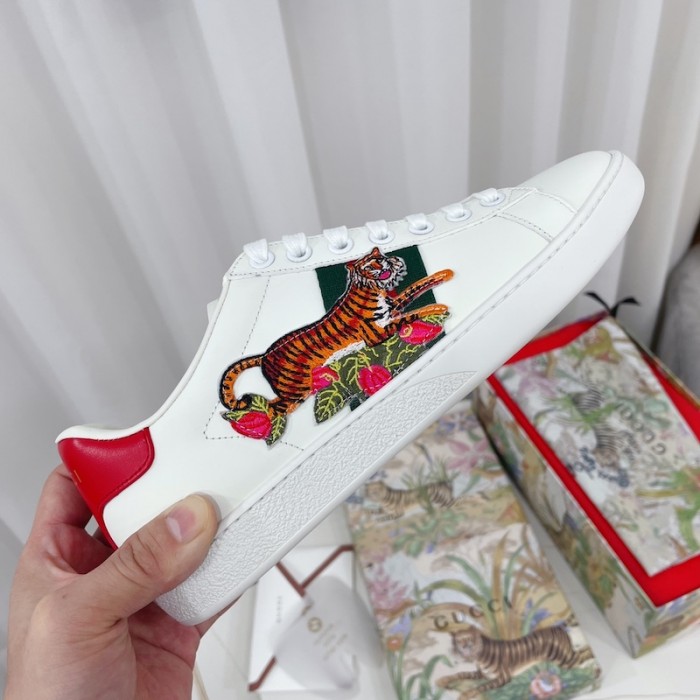 G*u*i tiger ace sneaker white