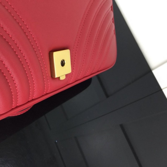 G*u*i gg marmont medium matelassé shoulder bag red